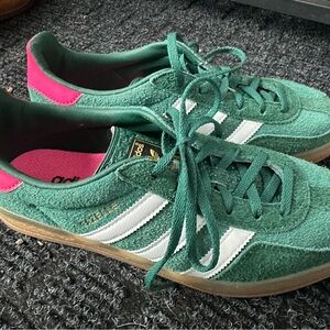 Adidas Gazelle women size 7